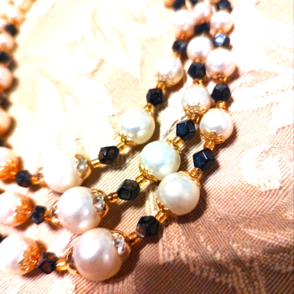🖤🐺🖤Lovely Vintage Faux Pearl & Iridescent Blue-Black Acrylic Faceted Necklace - Picture 7 of 10